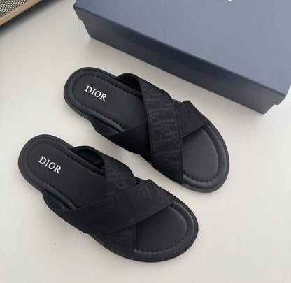 Dior
Size 40-46⚡️
105 dhs❣️

Zain183
♥️♥️♥️