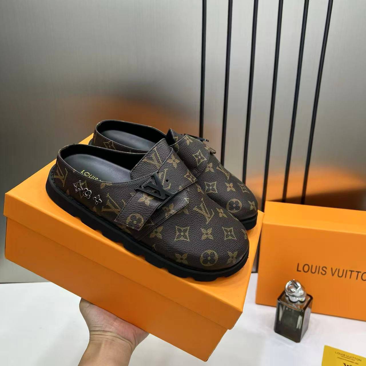 LV
Size 36-42
110 dhs🪙🌨️

Zain40
♥️♥️♥️