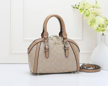Coach
 Good Quality 

With Box 
🎁🎁🎁

95 dhs🪙🌨️

Zain250
♥️♥️♥️