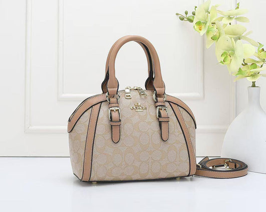 Coach
 Good Quality 

With Box 
🎁🎁🎁

95 dhs🪙🌨️

Zain250
♥️♥️♥️