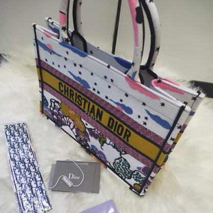 Dior

125 dhs🇦🇪🇦🇪
High quality 

Zain235
♥️♥️♥️