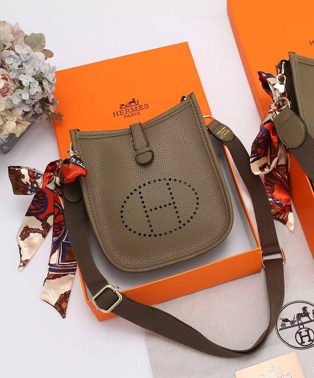 Hermes 
90 dhs🇦🇪🇦🇪 
with box

Zain235
♥️♥️♥️