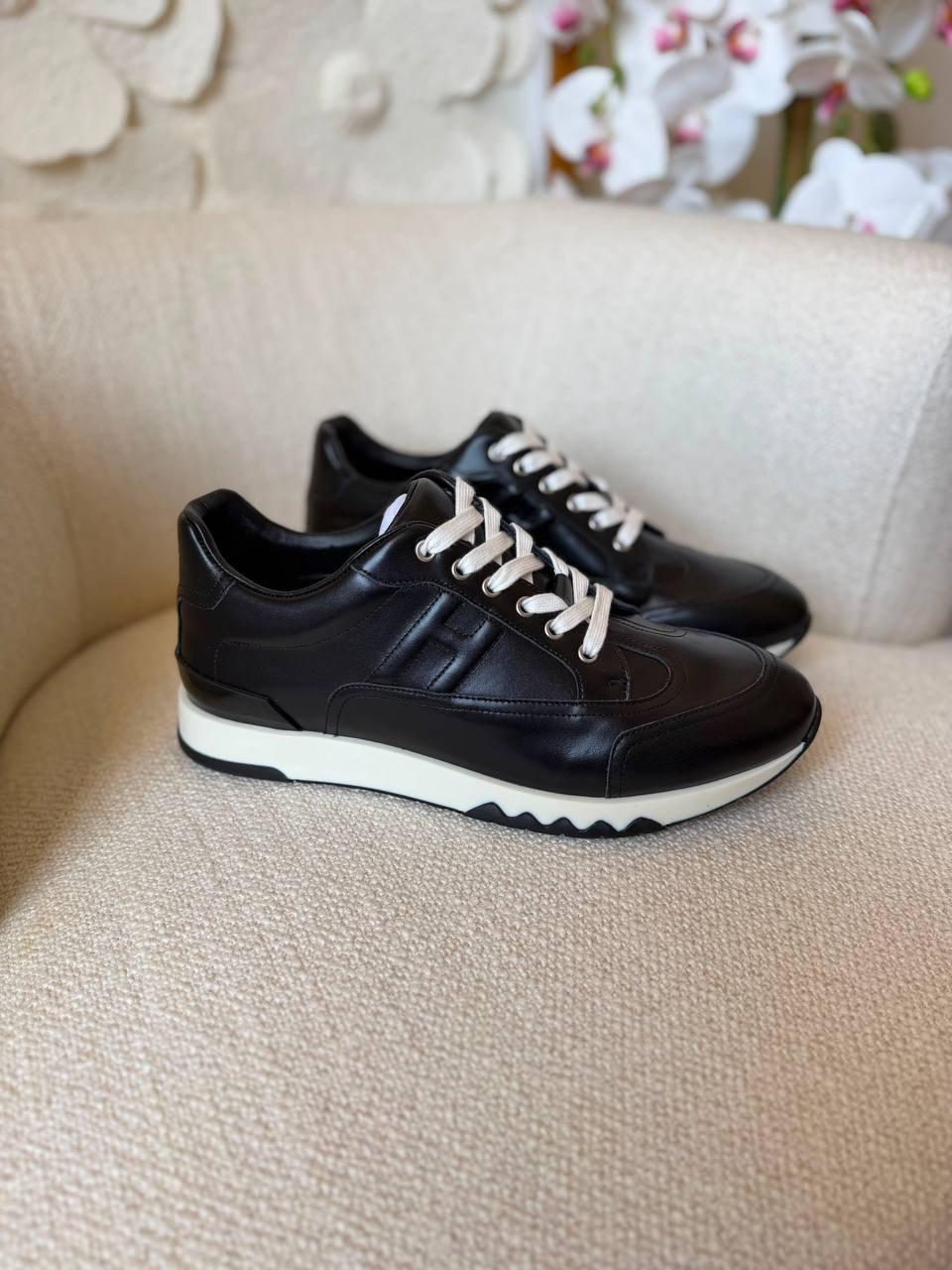 HERMES 🪼
*bouncing sneaker*
*TOP QUALITY*
*size: 40 to 46*
450 dhs✅

Zain185
♥️♥️♥️