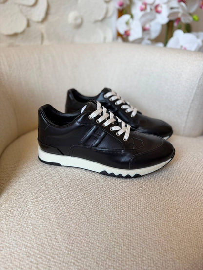 HERMES 🪼
*bouncing sneaker*
*TOP QUALITY*
*size: 40 to 46*
450 dhs✅

Zain185
♥️♥️♥️