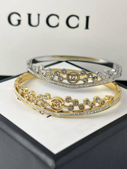 Bangle 🌊*
Stainless steel 💯
Non tarnish 💥
With black boxes 🗃️ 
20 dhs🪙🌨️
With normal boxes 📦 
And paper bag 🛍️
30 dhs🪙🌨️

Zain216
♥️♥️♥️