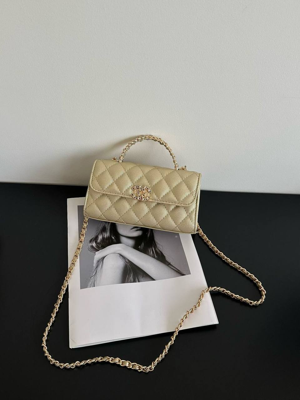 Chanel
100 dhs✅

with box
🎁🎁🎁

Zain143
♥️♥️♥️
