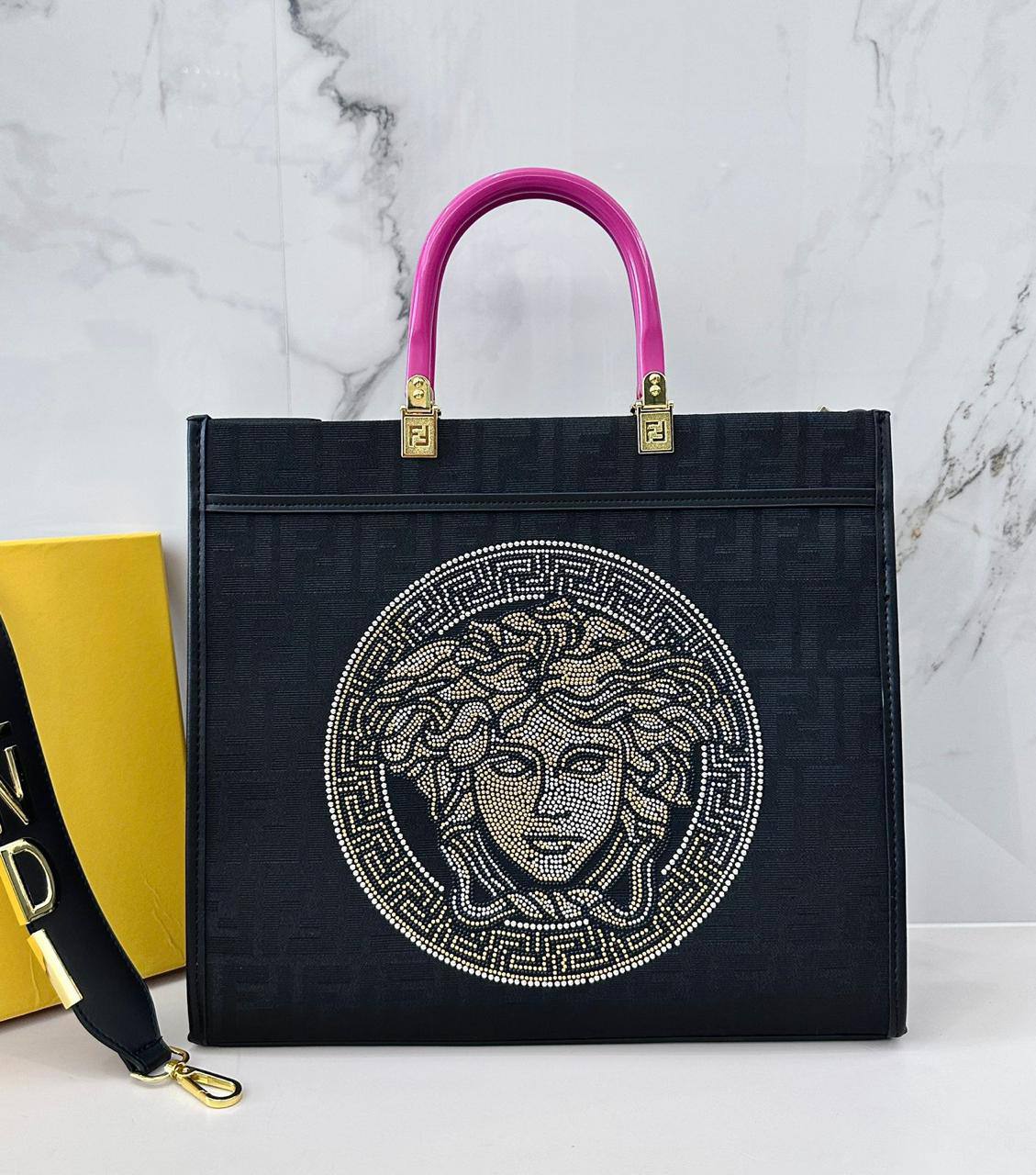 FENDI 

NEW CAME 
HIGH QUALITY 
125 dhs🇦🇪🇦🇪🇦🇪

Zain295
♥️♥️♥️