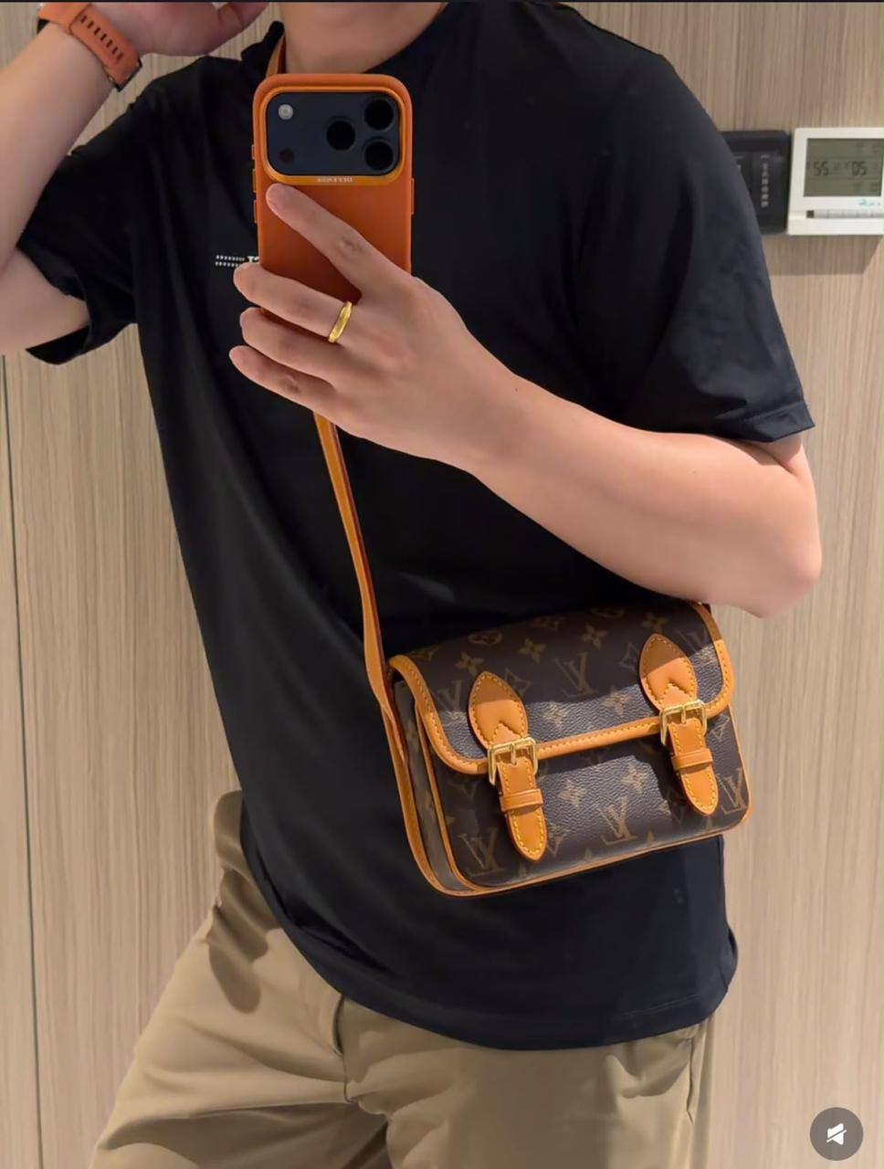 LV

NEW CAME HIGH QUALITY UNISEX WITH DOUBLE BOX 

120 dhs🇦🇪🇦🇪

Zain17
♥️♥️♥️