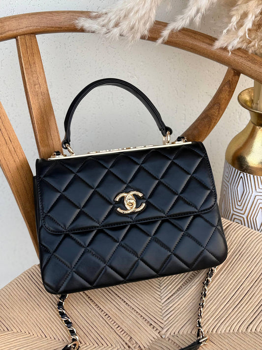 CHANEL
25cm
370 dhs❤️
Top quality 
With box🎁

Zain167
♥️♥️♥️