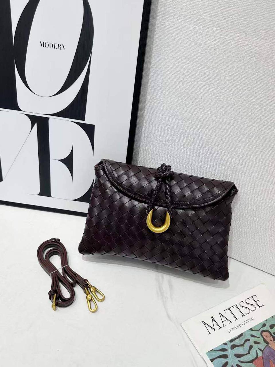 Bottega
with box🎁🎁🎁
95 dhs✅

Zain306
♥️♥️♥️