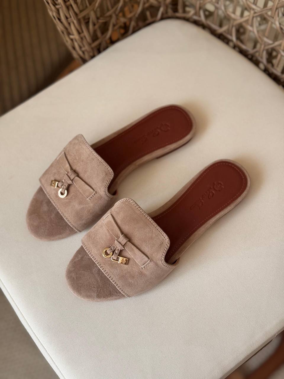 LORO PIANA 🩵
Size: 36 to 41
Super master quality
450 dhs✅

Zain198
♥️♥️♥️