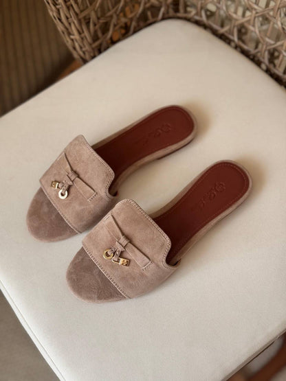 LORO PIANA 🩵
Size: 36 to 41
Super master quality
450 dhs✅

Zain198
♥️♥️♥️