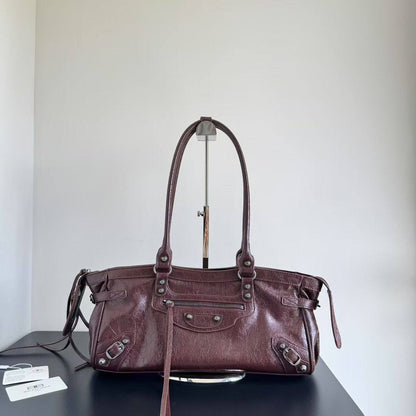 BALENCIAGA 

COPY ONE 

NEW CAME 

160 dhs🪙🌨️

Zain39
♥️♥️♥️