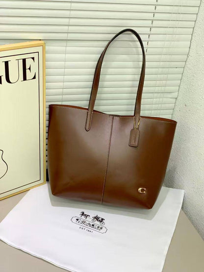 Coach
43*28*13 cm
95 dhs🇦🇪

Zain17
♥️♥️♥️