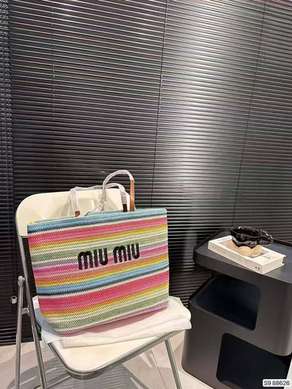 Miu Miu
with box
100 dhs✅

Zain143
♥️♥️♥️