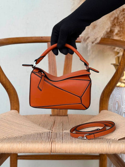 LOEWE
18cm
320 dhs🇦🇪🇦🇪
Top quality 
With box🎁

Zain167
♥️♥️♥️