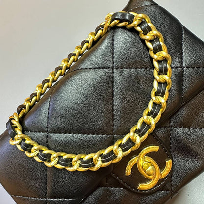 CHANEL
 HIGH QUALITY 
WITH BOX 
🎁🎁🎁

110 dhs✅

Zain295
♥️♥️♥️