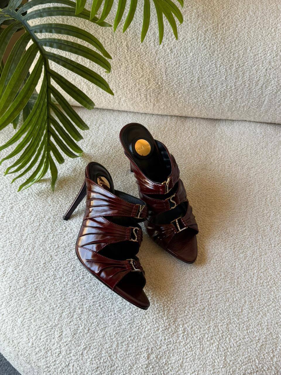 YSL
SuperMaster Quality 💯
450 dhs✅
Size: 36-41💥

Zain171
♥️♥️♥️