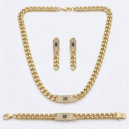 APM SET 
Necklace 🦋
Earring😍
Bracelet 👀
good quality 💯

With master box 📦 👍👍
70 dhs✅

Zain216
♥️♥️♥️