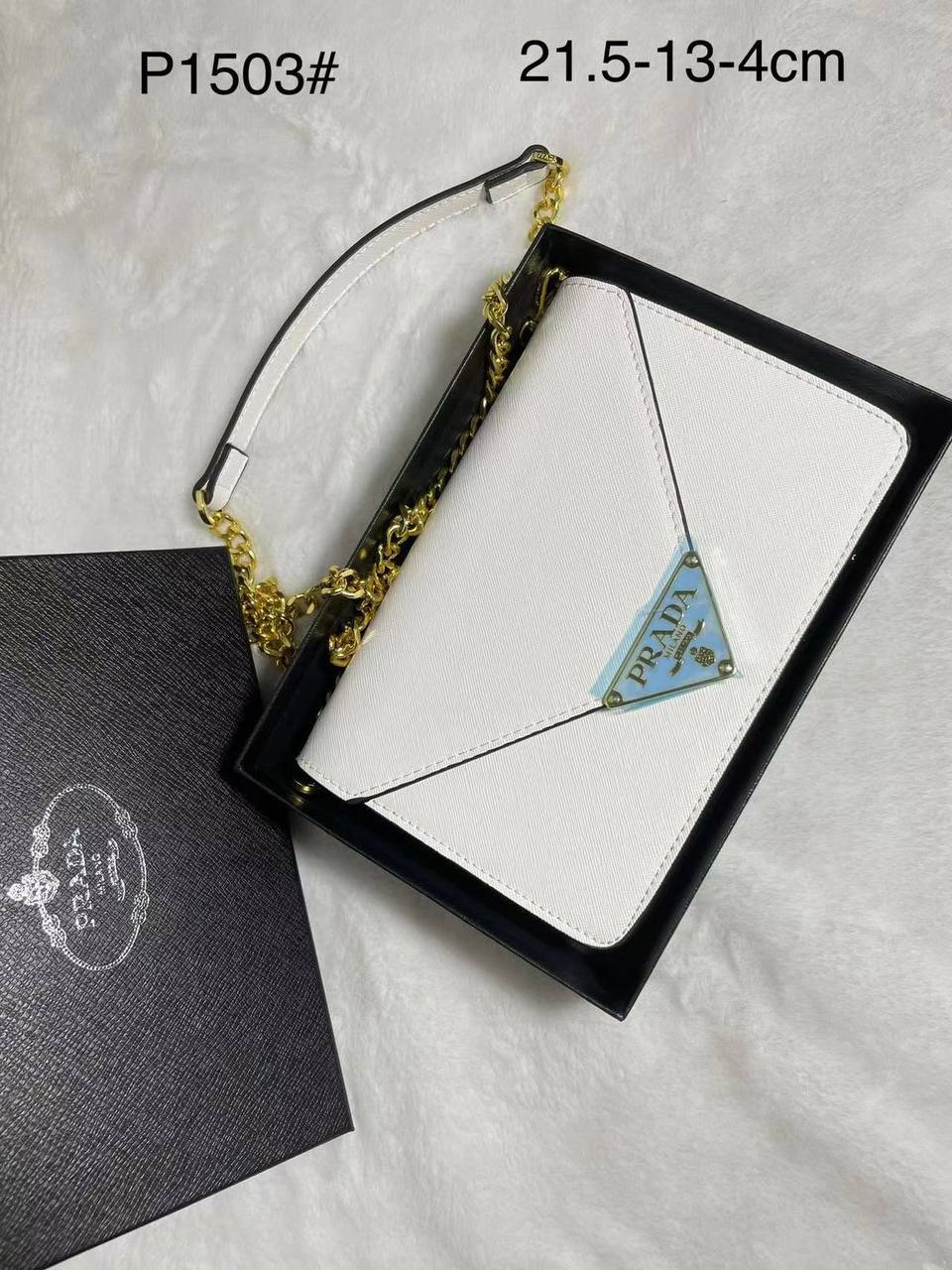 Prada 🔥
Size:21cm
80 dhs✅
With box 📦

Zain07
♥️♥️♥️