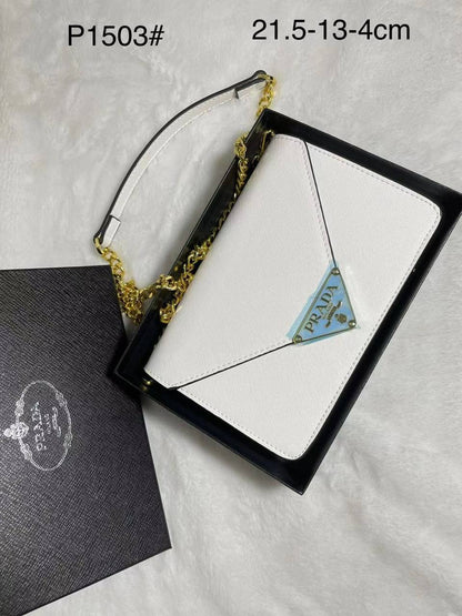Prada 🔥
Size:21cm
80 dhs✅
With box 📦

Zain07
♥️♥️♥️