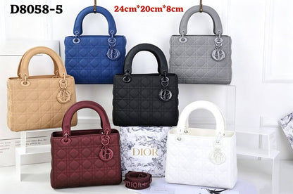 DIOR 

NEW CAME 

GOOD QUALITY 
115 dhs🇦🇪🇦🇪

SIZE: 24cm

Zain295
Zain17
♥️♥️♥️