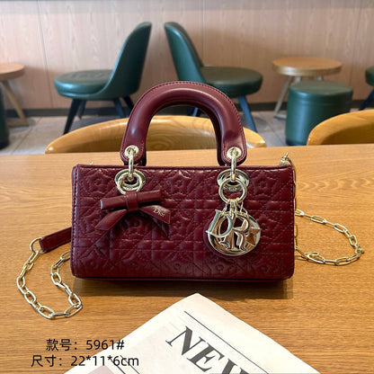 DIOR
best quality 
with box

 125 dhs🇦🇪🇦🇪  

size22CM

Zain290
♥️♥️♥️