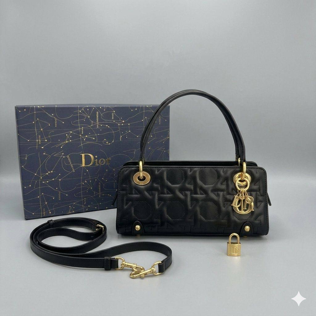 CHRISTIAN DIOR
East west D- vibe Bowling
Gold hardware
With long belt strap
With BOX
size : 28 cm

110 dhs🇦🇪🇦🇪

Zain239
♥️♥️♥️