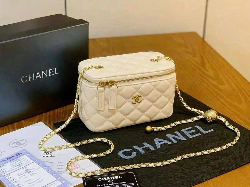 CHANEL 

GOOD QUALITY 

WITH BOX 
🎁🎁🎁

100 dhs✅

Zain39
♥️♥️♥️