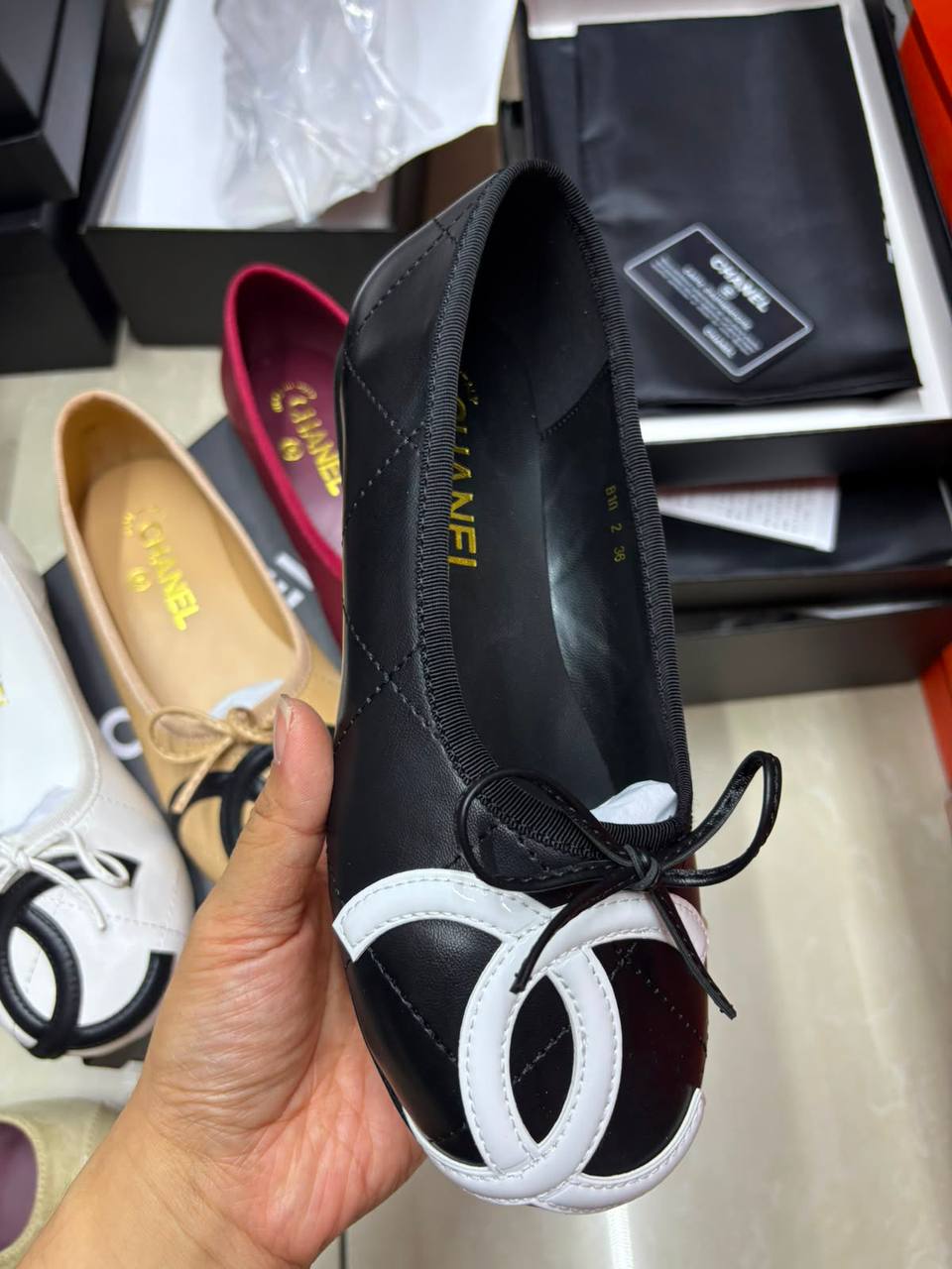 Chanel 

36-41,

150 dhs🇦🇪🇦🇪🇦🇪

Zain145
♥️♥️♥️