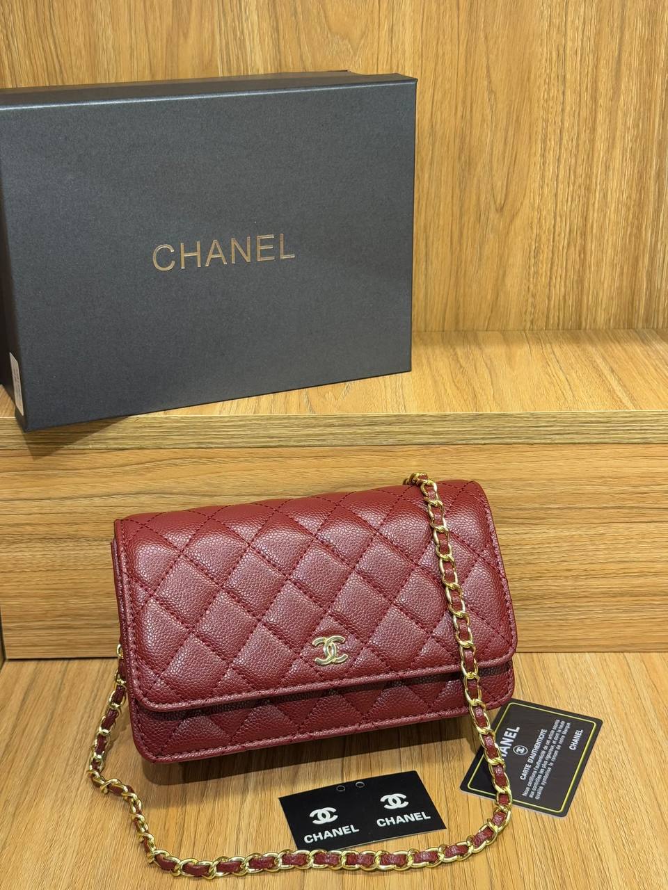 Chanel 
Best quality with box’s 
90 dhs🇦🇪🇦🇪
size 19 cm

Zain290
♥️♥️♥️