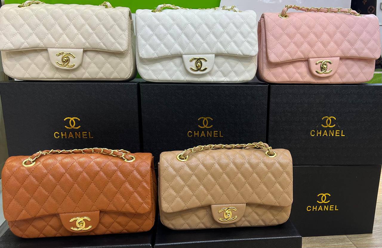 Chanel caviar
25cm 

with box
🎁🎁🎁

95 dhs🪙💕

Zain95
♥️♥️♥️