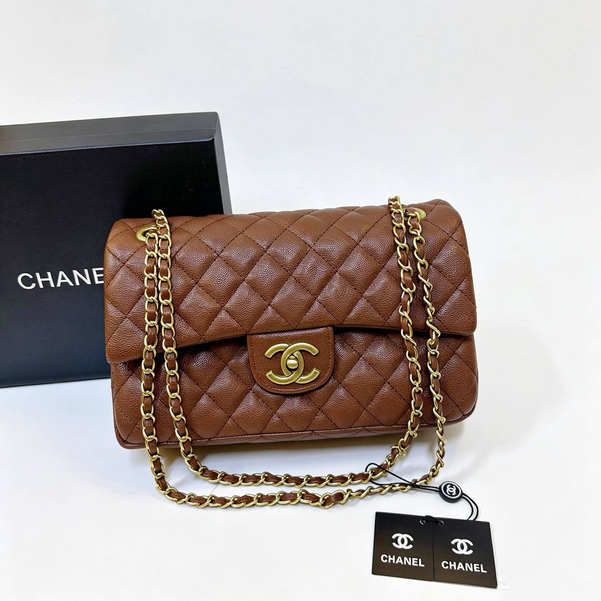 CHANEL 

NEW CAME 

GOOD QUALITY 

WITH BOX 

115 dhs🇦🇪🇦🇪

Zain39
♥️♥️♥️