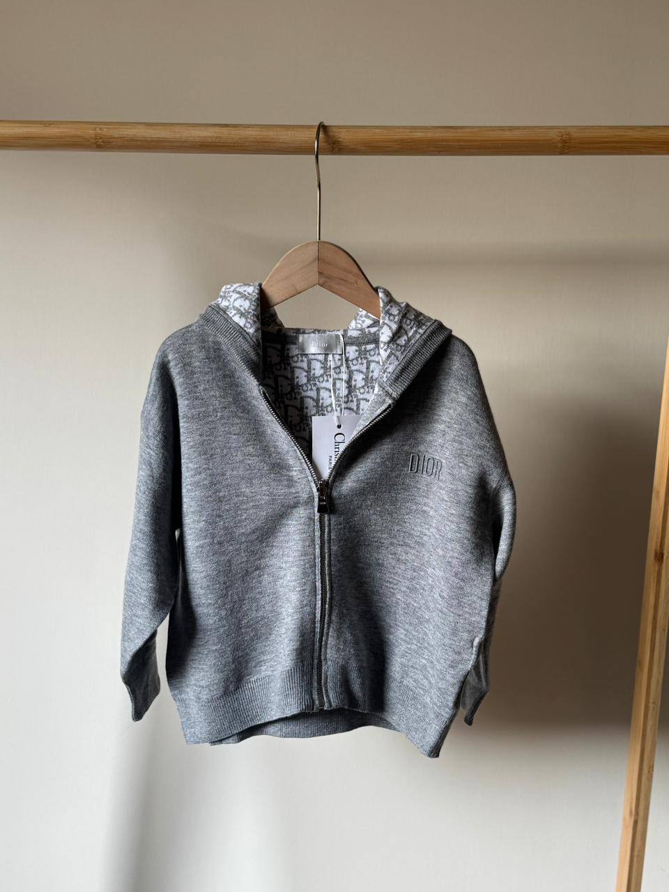 Dior
Super master quality 😍
Size:2 years12 years old
280 dhs🪙🌨️

Zain261
♥️♥️♥️