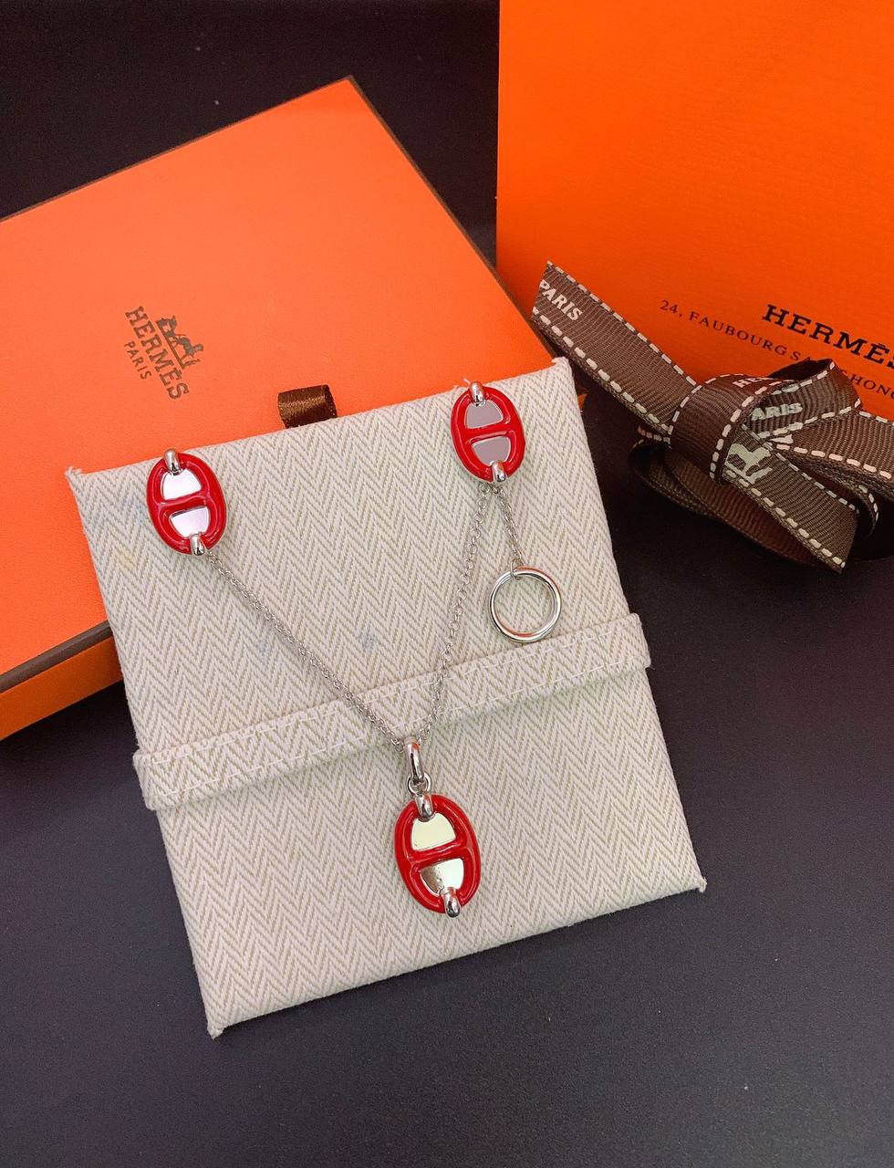Hermes Set 

NECKLACE EARRINGS

65 DHS🪙🌨️

Zain89
♥️♥️♥️