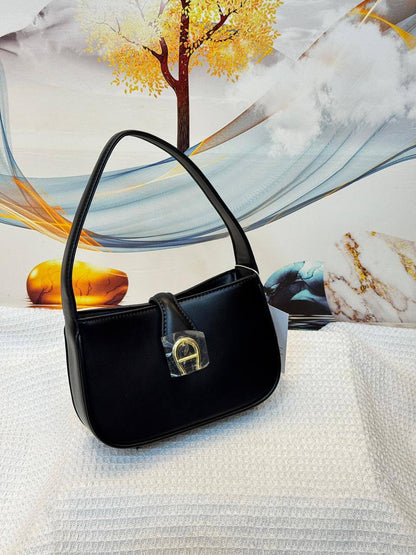 AIGNER

Best quality 
with box
85 dhs🇦🇪🇦🇪

size 20CM
Zain290
♥️♥️♥️