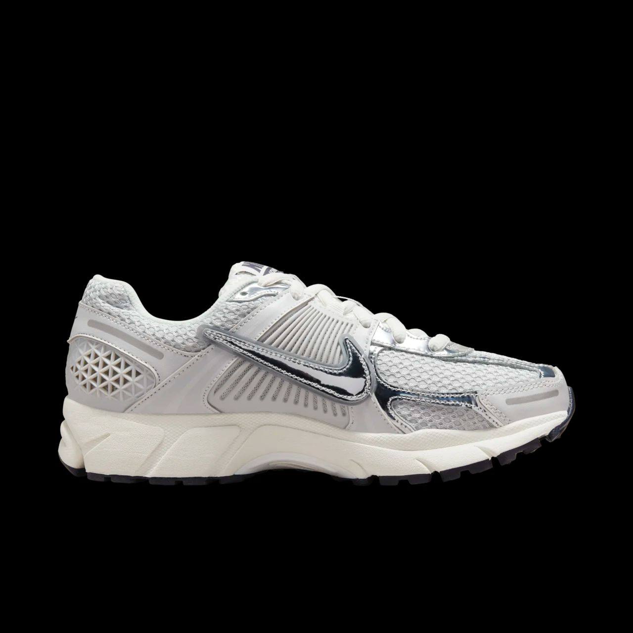 NIKE Zoom Vomero 5 "Metallic Silver"🪙🤍
36-45 AVAILABLE 🤩
180 dhs🗽

Zain242
♥️♥️♥️