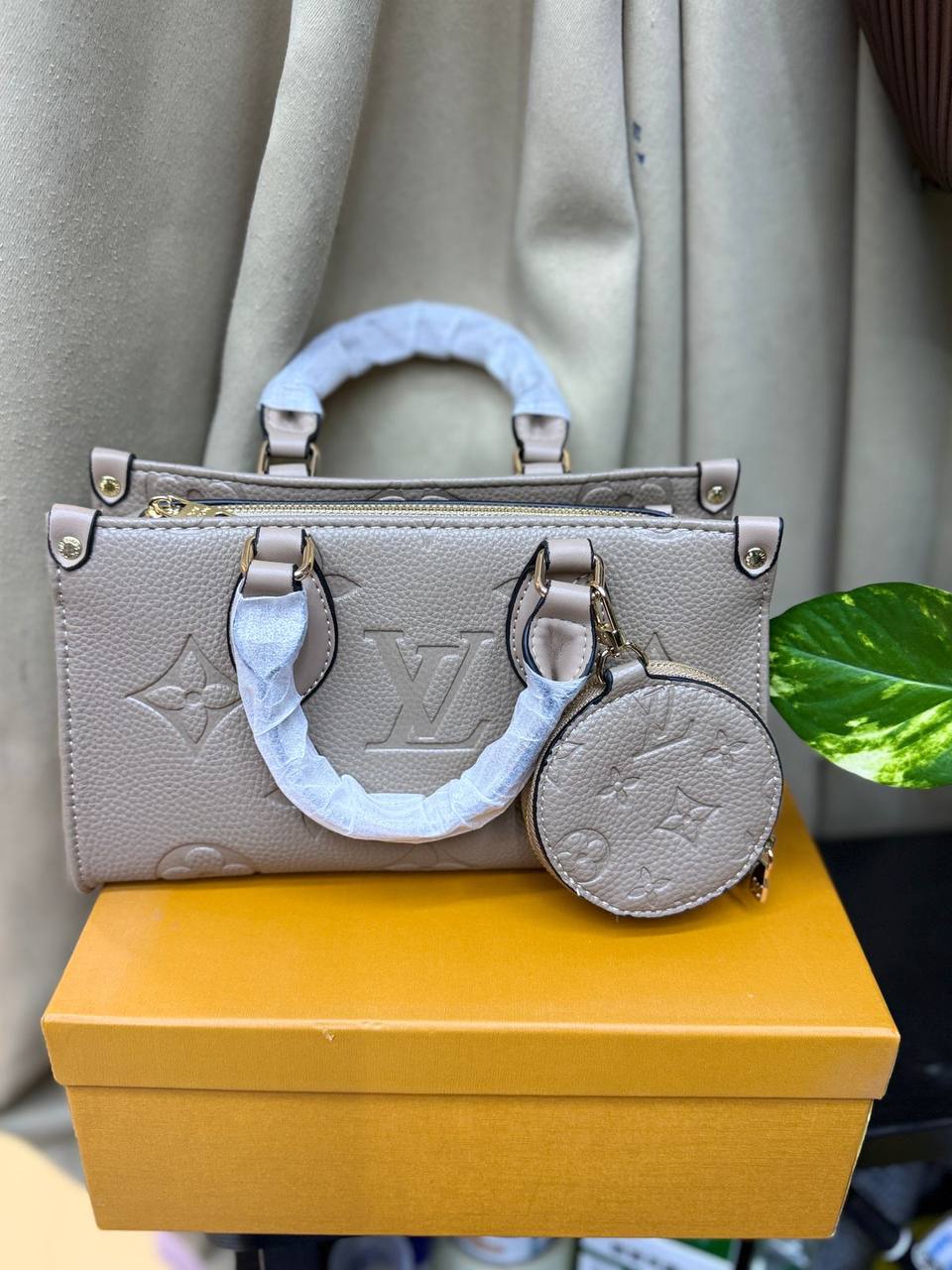 LV
QUALITY 💯
SIZE 26CM
110 dhs✅
WITH BOX 📦 

Zain70
♥️♥️♥️
