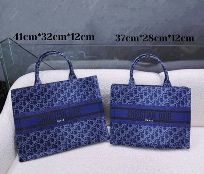 DIOR TOTE BAG 
 HIGH QUALITY ,
SMALL SIZE 105 DHS🇦🇪🇦🇪
BIG SIZE 120 DHS🇦🇪🇦🇪

Zain295
♥️♥️♥️