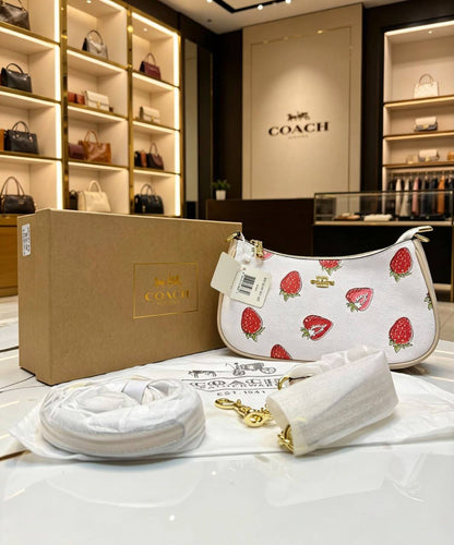 Coach
100 dhs✅
with box 
Good quality

Zain07
♥️♥️♥️