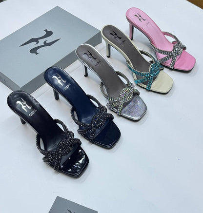 GINA
Size 36-41
115 dhs🪙💕

Zain21
♥️♥️♥️