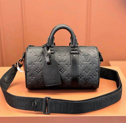 LV
120 dhs✅
size：22cm
High-quality 

with box
🎁🎁🎁

Zain35
♥️♥️♥️