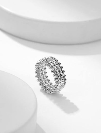 Cartier 
Ring 💍 
Size 6,7,8,9
Master quality 💯
With normal boxes 📦 
50 dhs💓

Zain216
♥️♥️♥️