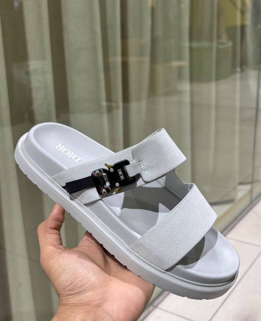 Dior 
Mens Slipper 
Size:39 to 45
120 dhs💓

Zain241
♥️♥️♥️