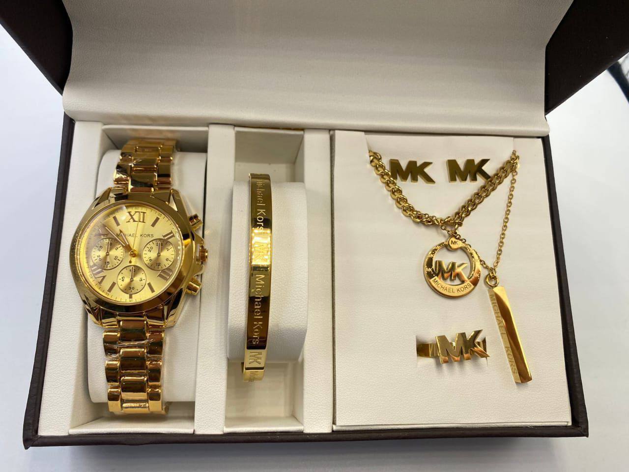 Mk ladies Set 

with box 
🎁🎁🎁

90 dhs❤️

Zain08
♥️♥️♥️