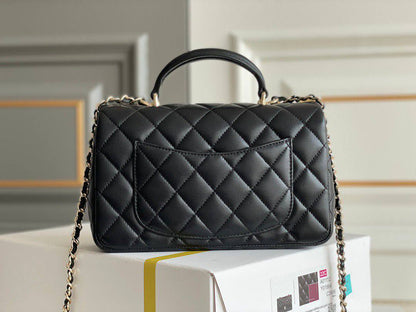 CHANEL 
NEW CAME HIGH QUALITY  

WITH BOX 
🎁🎁🎁

115 dhs💓
20cm

Zain39
♥️♥️♥️