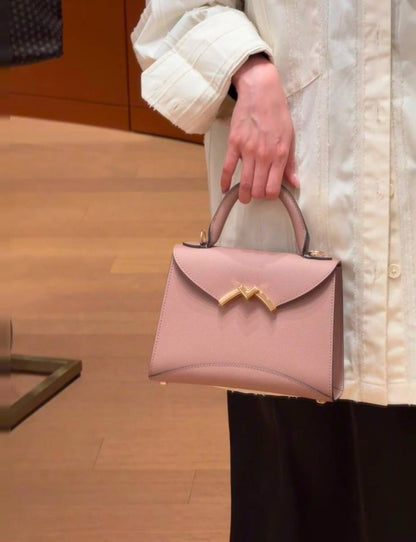 MOYNAT 
GOOD QUALITY WITH BOX 
110 DHS🇦🇪🇦🇪

Zain295
♥️♥️♥️