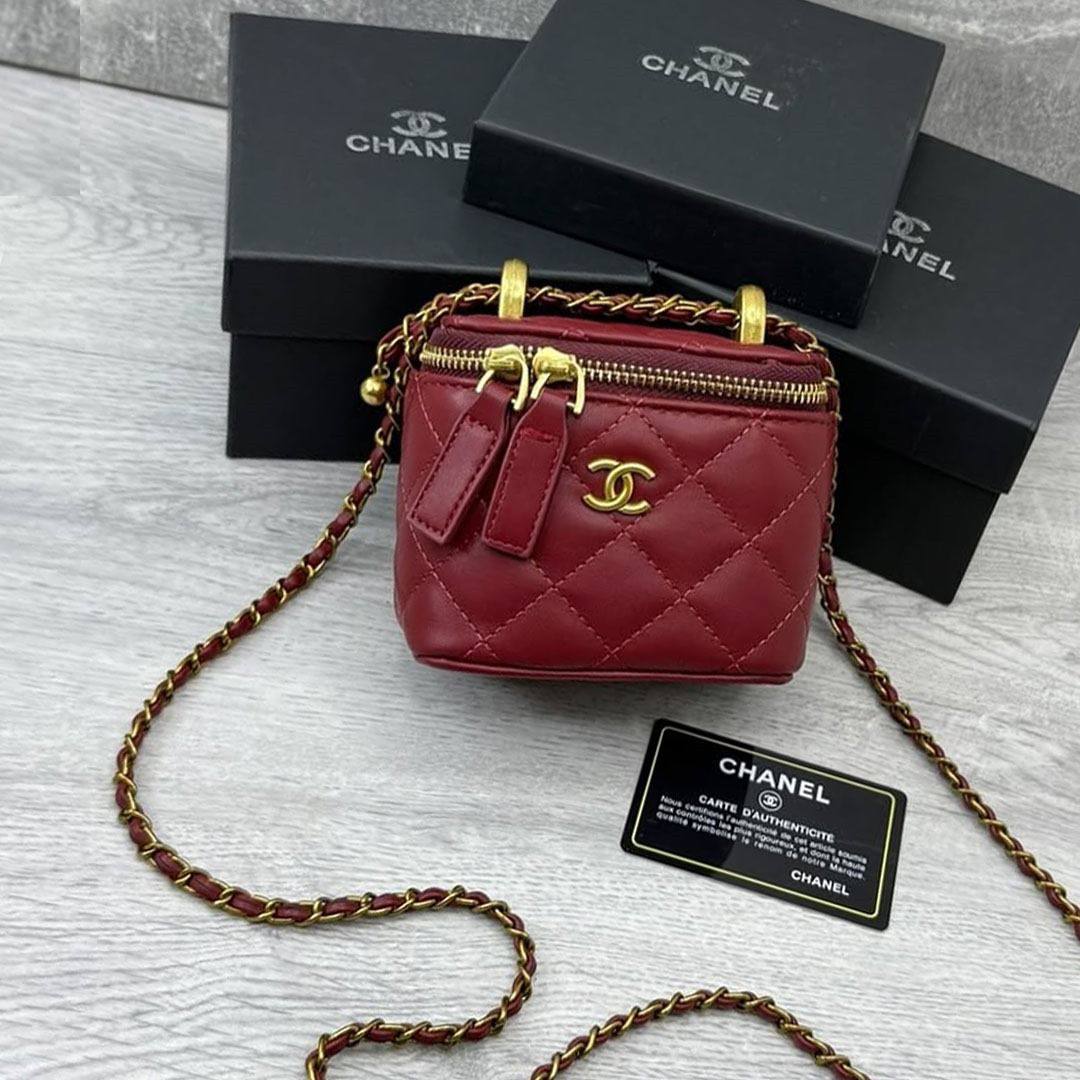 Chanel 
Best quality 

with box’s 
🎁🎁🎁

95 dhs✅
size 10 cm

Zain290
♥️♥️♥️