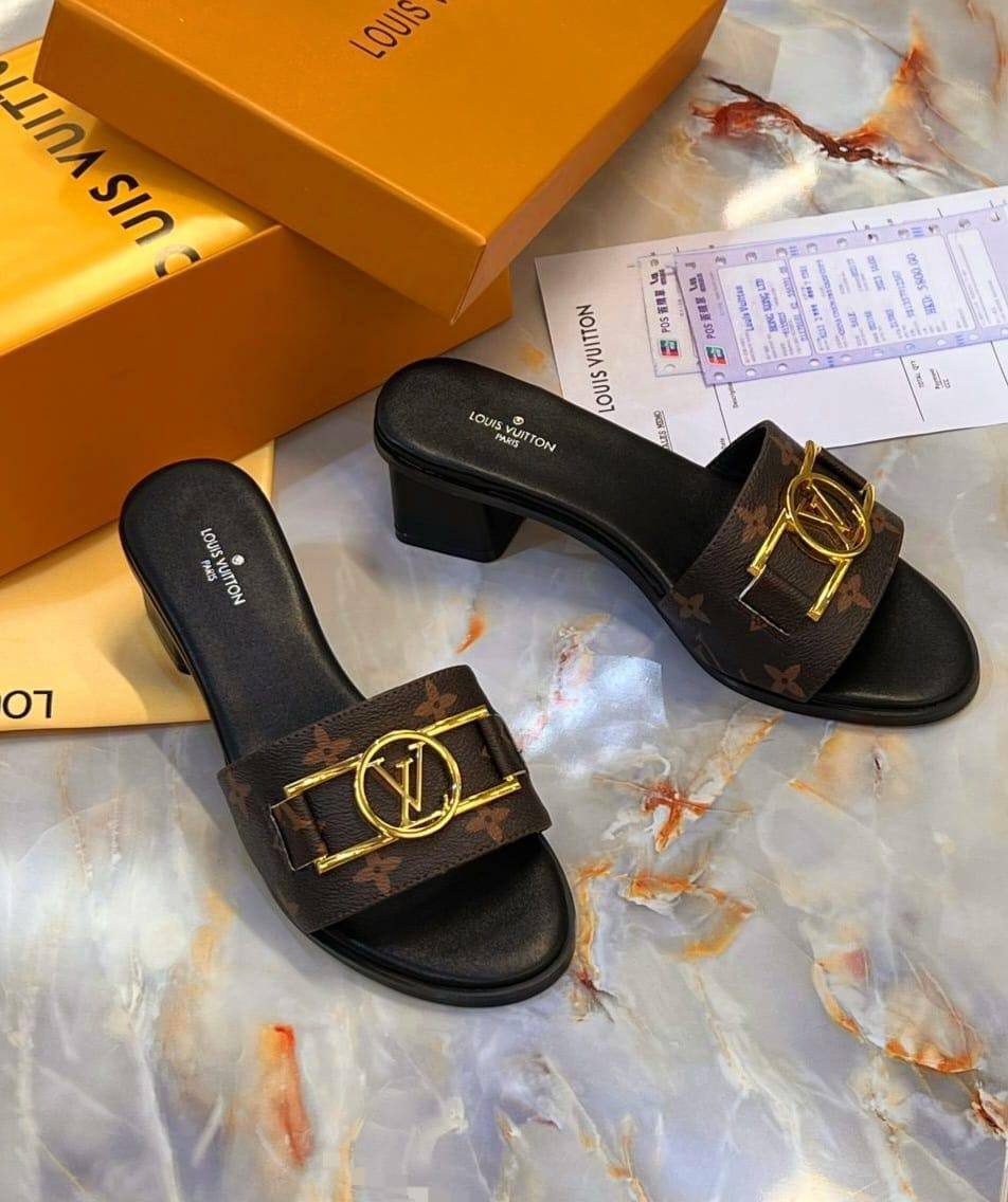 LV
☘️ *SIZE  36  to 41 ☘️                                                                                                       
180 dhs✅

Zain224
♥️♥️♥️