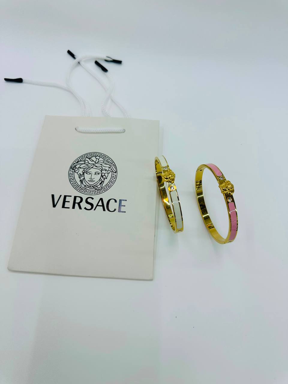 *Stainless steel 🦋*
Bangle 💯
Non tarnish 💯
With paper bag 🛍️
20 dhs🇦🇪🇦🇪

Zain216
♥️♥️♥️